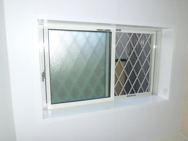 浴室の寒さ対策　ヒートショック予防にも　ＬＩＸＩＬ内窓インプラス　施工事例　名古屋市西区